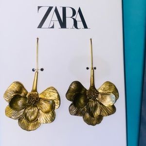 zara hanging flower earrings